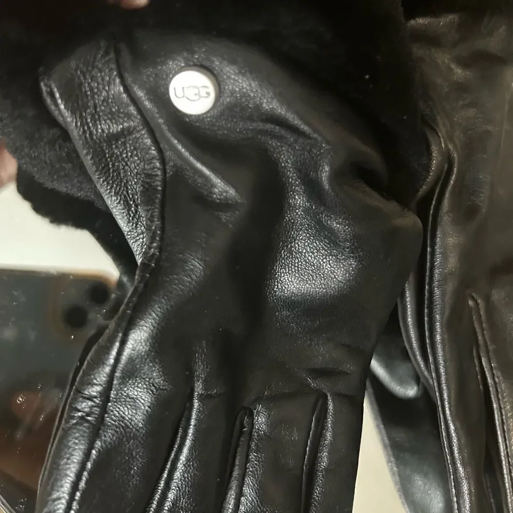 UGG Genuine Shearling Leather Gloves NWT